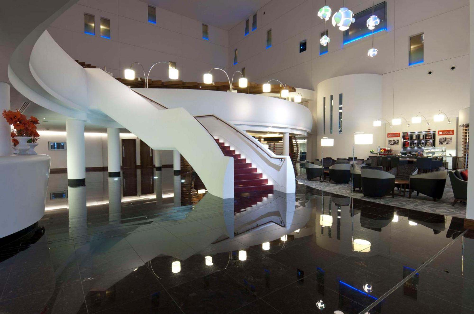 Hotel Hilton London Heathrow Airport Terminal 5 Hillingdon Zewnętrze zdjęcie